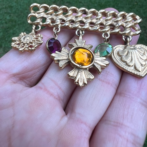 Vintage Gold-tone Costume Dangle Charm Chain Bar Brooch - Picture 5 of 17